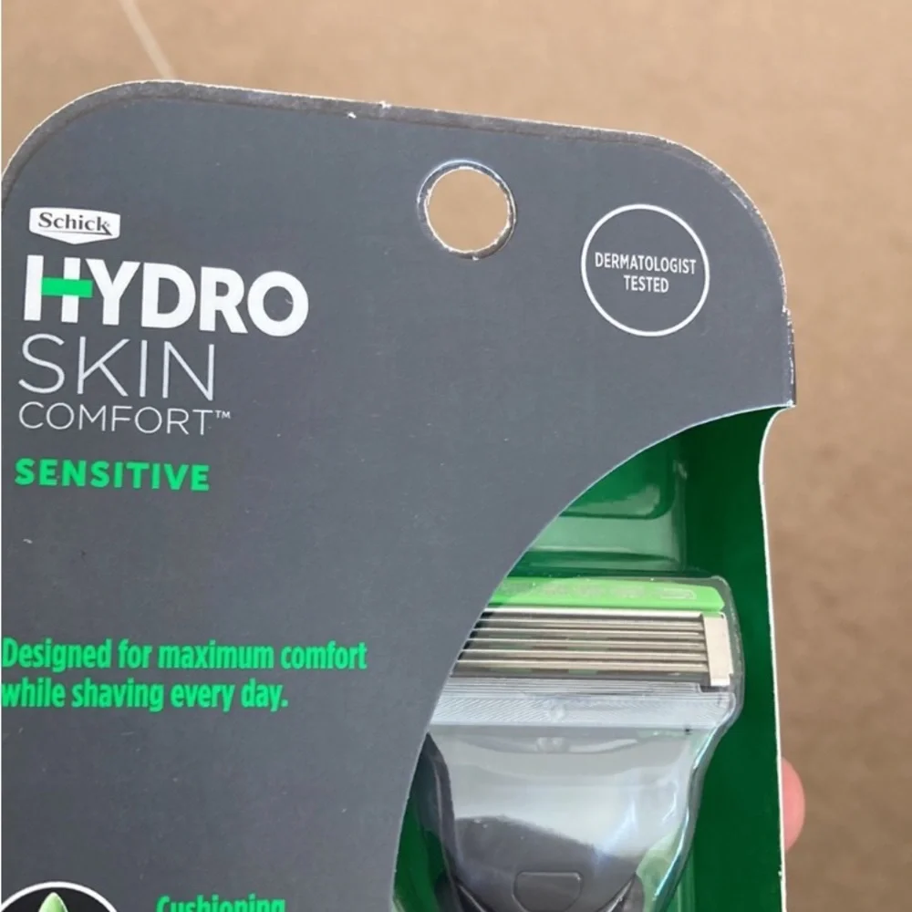 NEW Schick Hydro Skin Comfort Sensitive Skin Shaving Razor